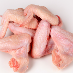 Alas de pollo frescas
